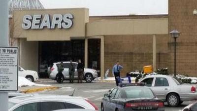 Tres muertos, entre ellos el autor, en un tiroteo en centro comercial de EEUU