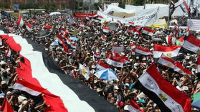 La violencia tiñe de rojo el aniversario de la revolución egipcia