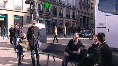 Colocan un banco en la Puerta del Sol para conocer la reacción de los ciudadanos