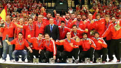 La selección de balonmano luce bronce en Madrid