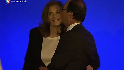 Trierweiler cree que la política fue la causa de su ruptura con Hollande