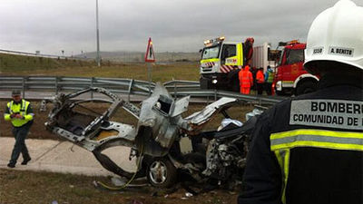 Un joven fallece tras salirse de la calzada y chocar contra un poste en la M-609