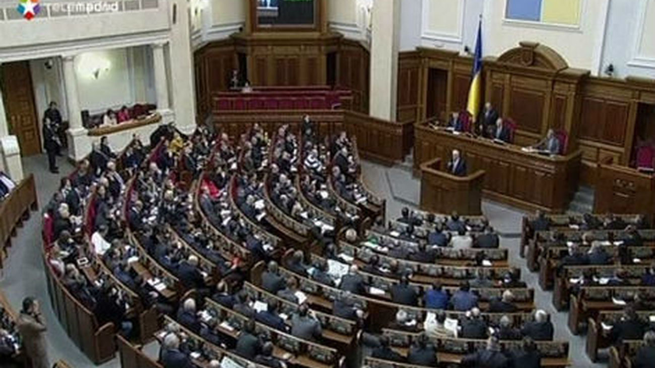 El Parlamento de Ucrania se reúne para debatir amnistía a manifestantes