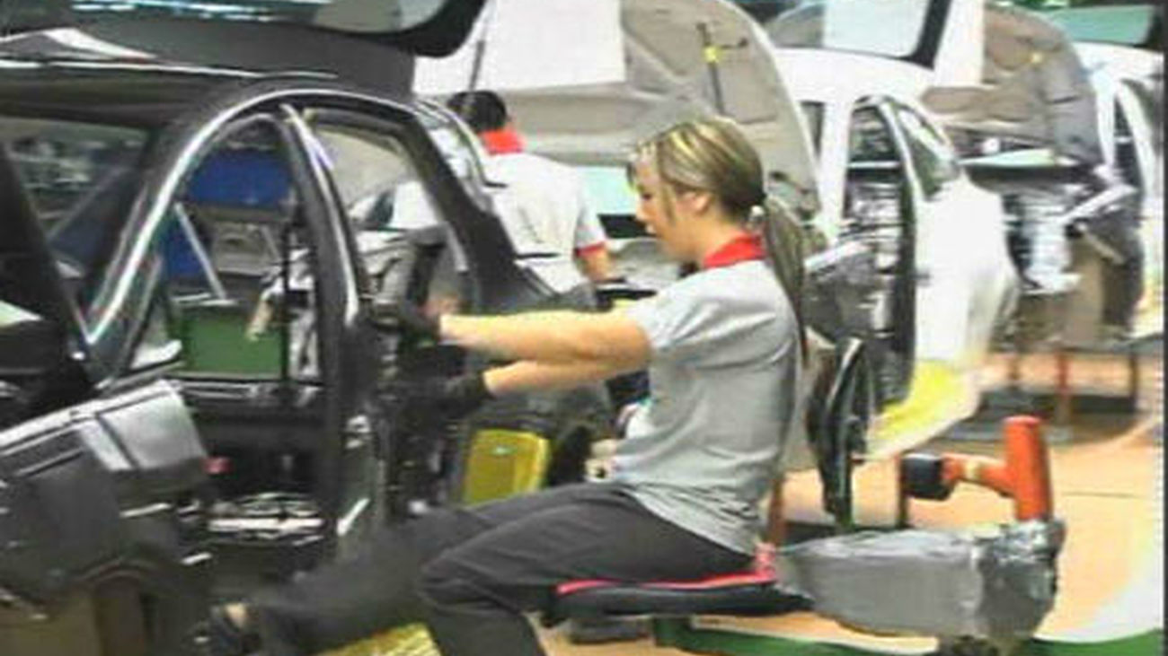 Francia anuncia un plan de ayudas al sector del automóvil de 8.000 millones