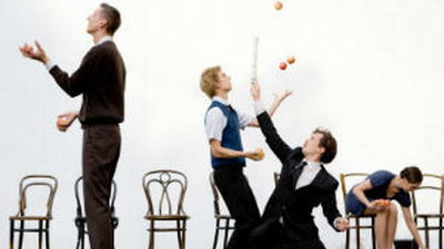 La compañía 'Gandini Juggling' abre la temporada del Circo Price