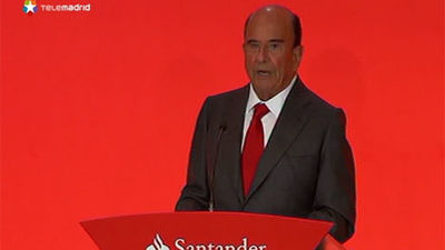 El Santander gana 4.370 millones en 2013, un 90% más