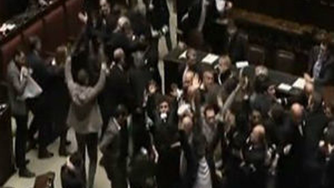 Guerra en el parlamento italiano