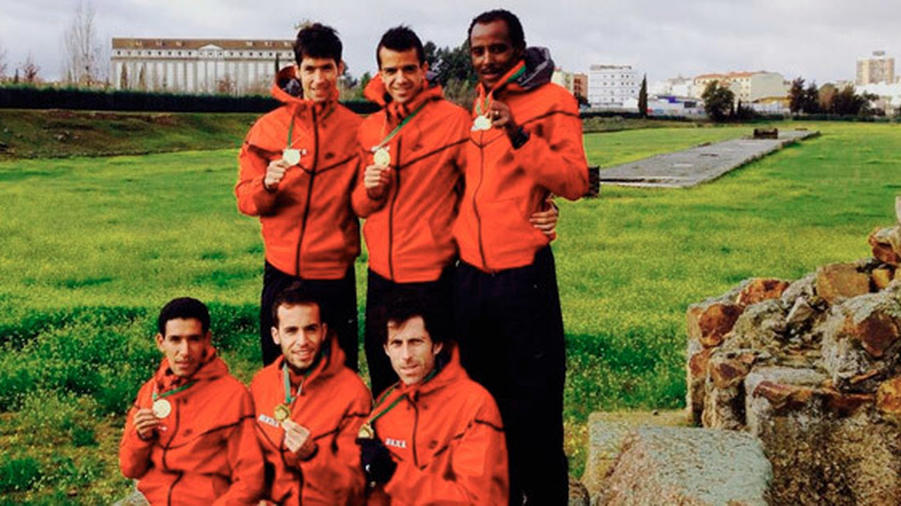 Los integrantes del club Bikila, campeones de Europa de campo a través
