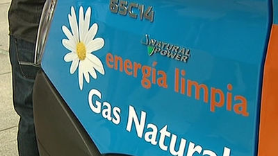 Botella inaugura la primera estación de gas natural para vehículos en la vía pública