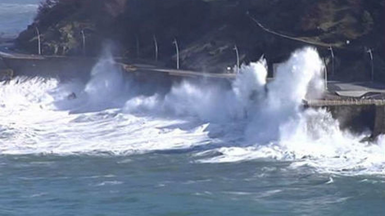 Una treintena de provincias están en  alerta por vientos de más 120 km/h, oleaje y lluvias