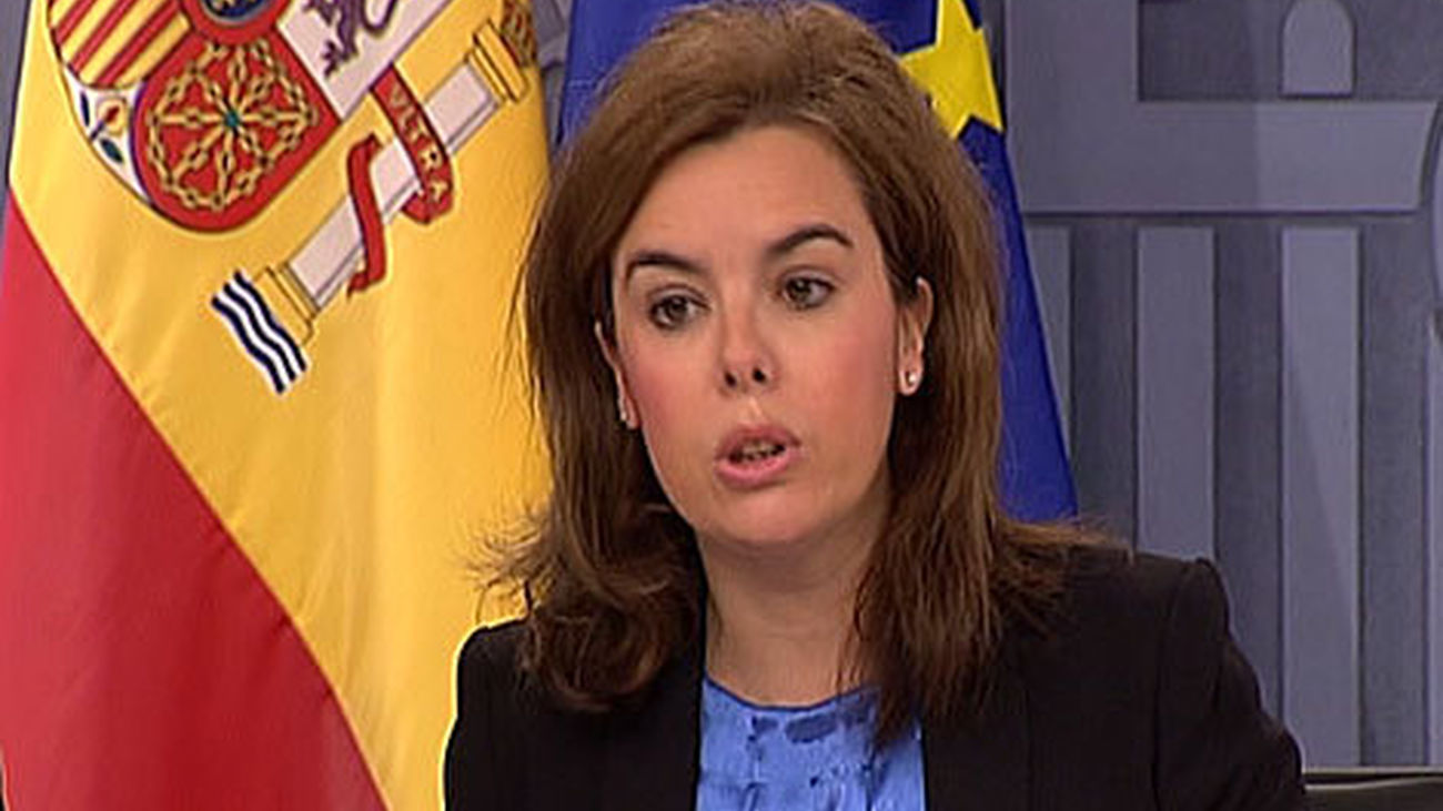 Sáenz de Santamaría respeta y acata el archivo de su escrache