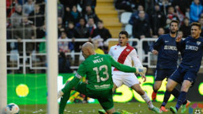 4-1. El Rayo se da un festín ante el Málaga con Iago Falque de líder