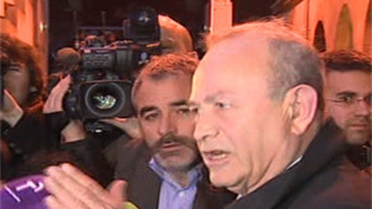 El juez Castro ordena investigar el origen de una fotografía de la Infanta declarando