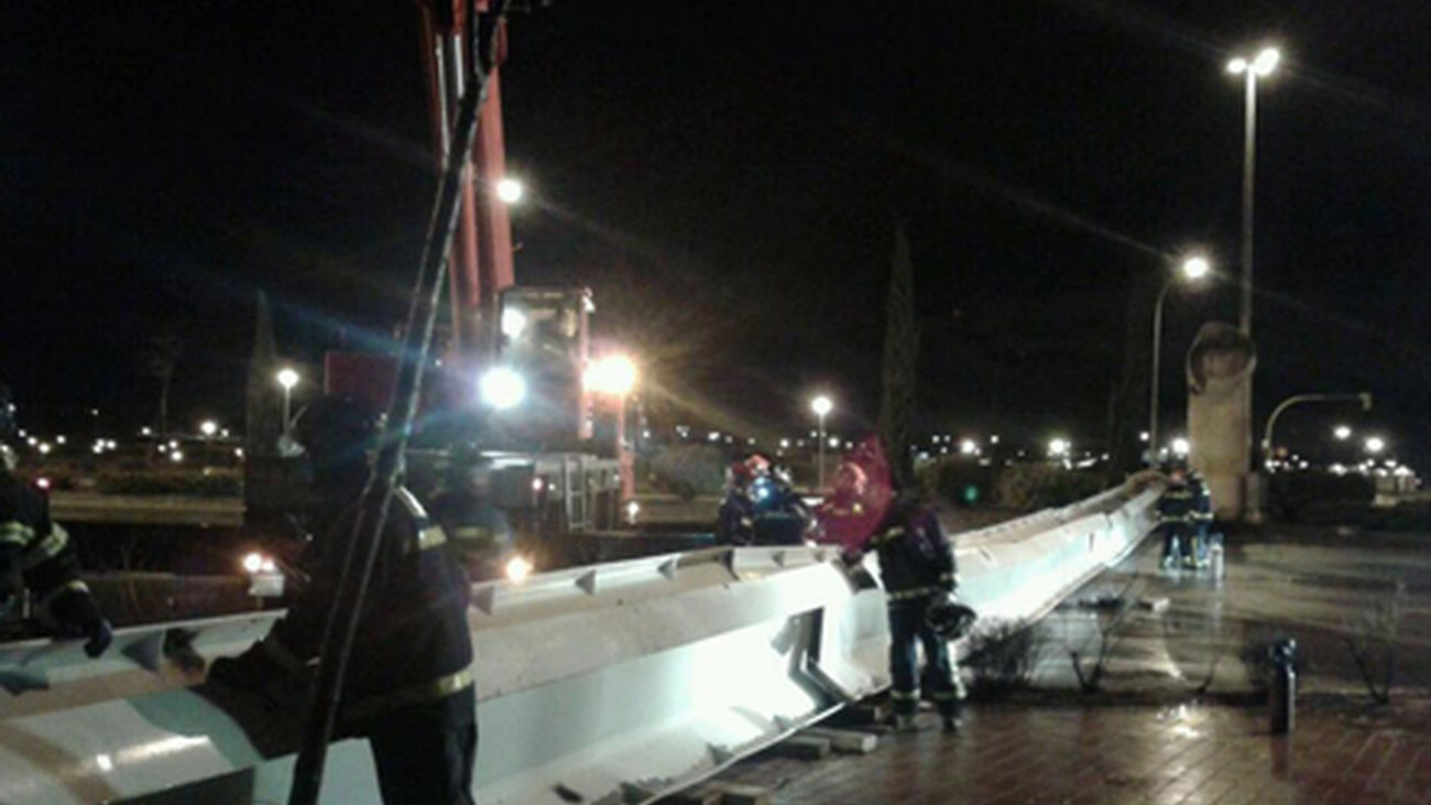 El viento derriba un obelisco de más de 30 toneladas en Madrid