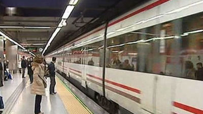 Una avería en un tren suspende más de tres horas parte de la L10 del metro