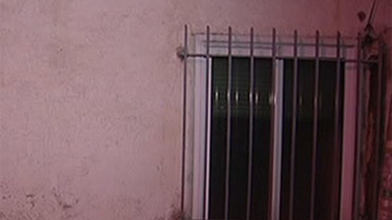 Hallan un bebe muerto en una bolsa de basura en un piso ocupado de Madrid