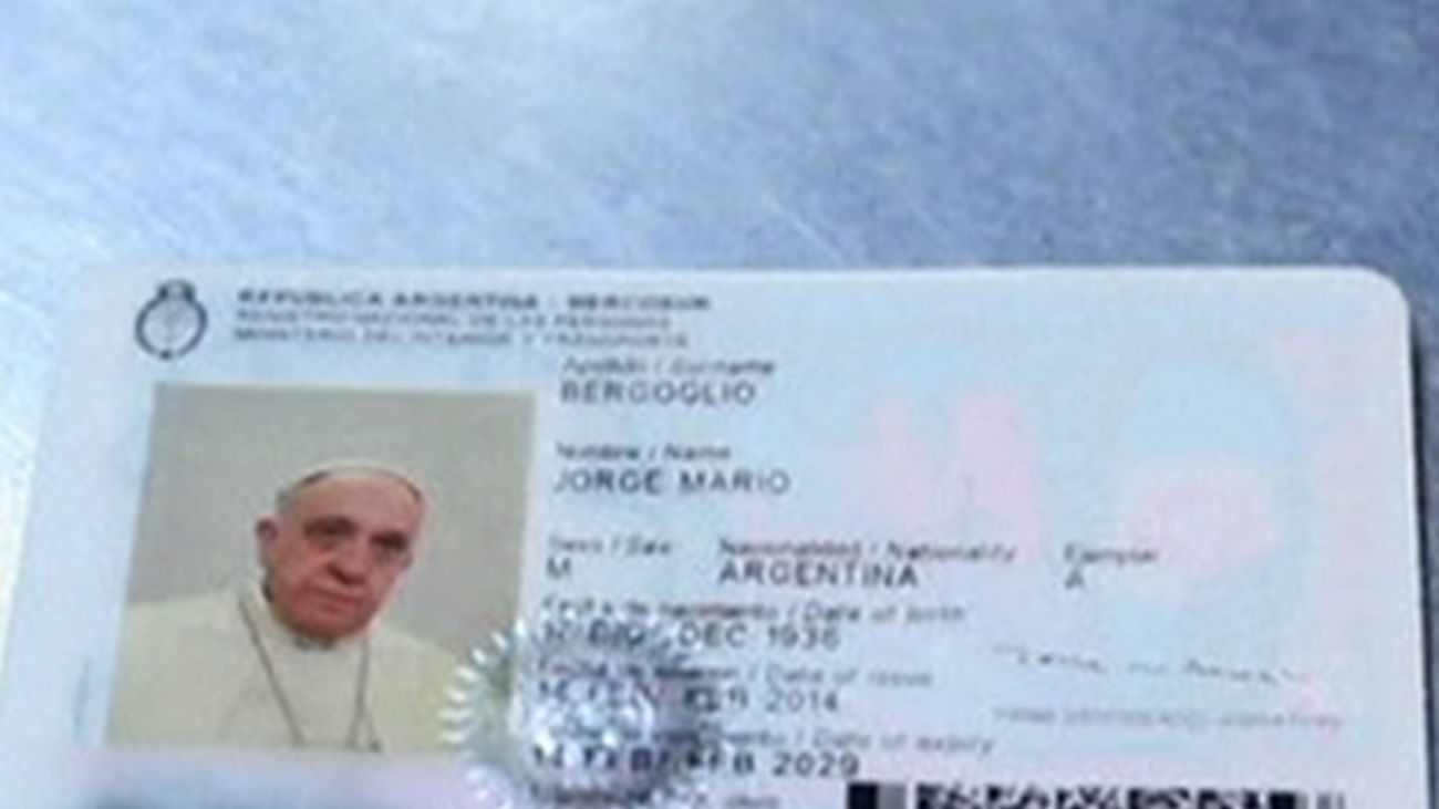 PAPA_FRANCISCO_PASAPORTE