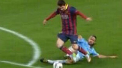 0-2. Un penalti inexistente y Alves dan ventaja al Barça ante el City