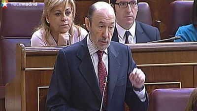 Rajoy ofrece diálogo a Rubalcaba en aborto pero reivindica modificar la ley