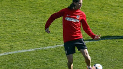 Filipe Luis recibe el alta médica tras superar la lesión