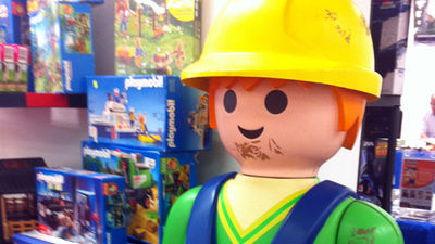 Miles de juguetes en el Mercado del Juguete de Madrid este sábado