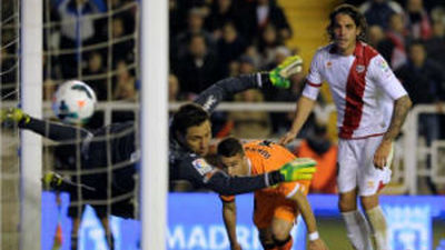 1-0. Larrivey mantiene vivo al Rayo
