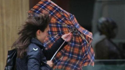 Los servicios de emergencias realizan 57 intervenciones por el viento