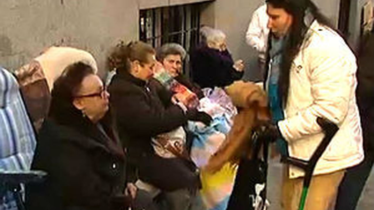 Más de una semana de cola a la intemperie para besar al Jesús de Medinaceli