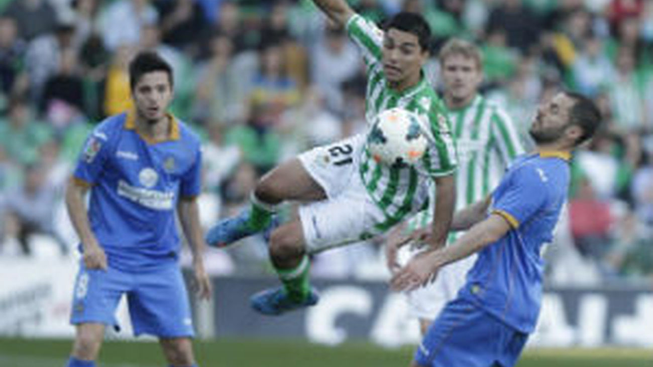 2-0. El Betis deja al borde del abismo al Getafe