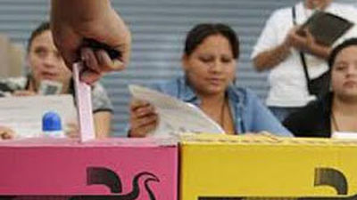 Sánchez Cerén encabeza el recuento de votos en El Salvador