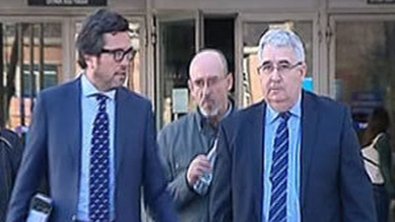 El juez levanta la imputación al exdirector y al jefe de estudios del colegio 'Valdeluz'