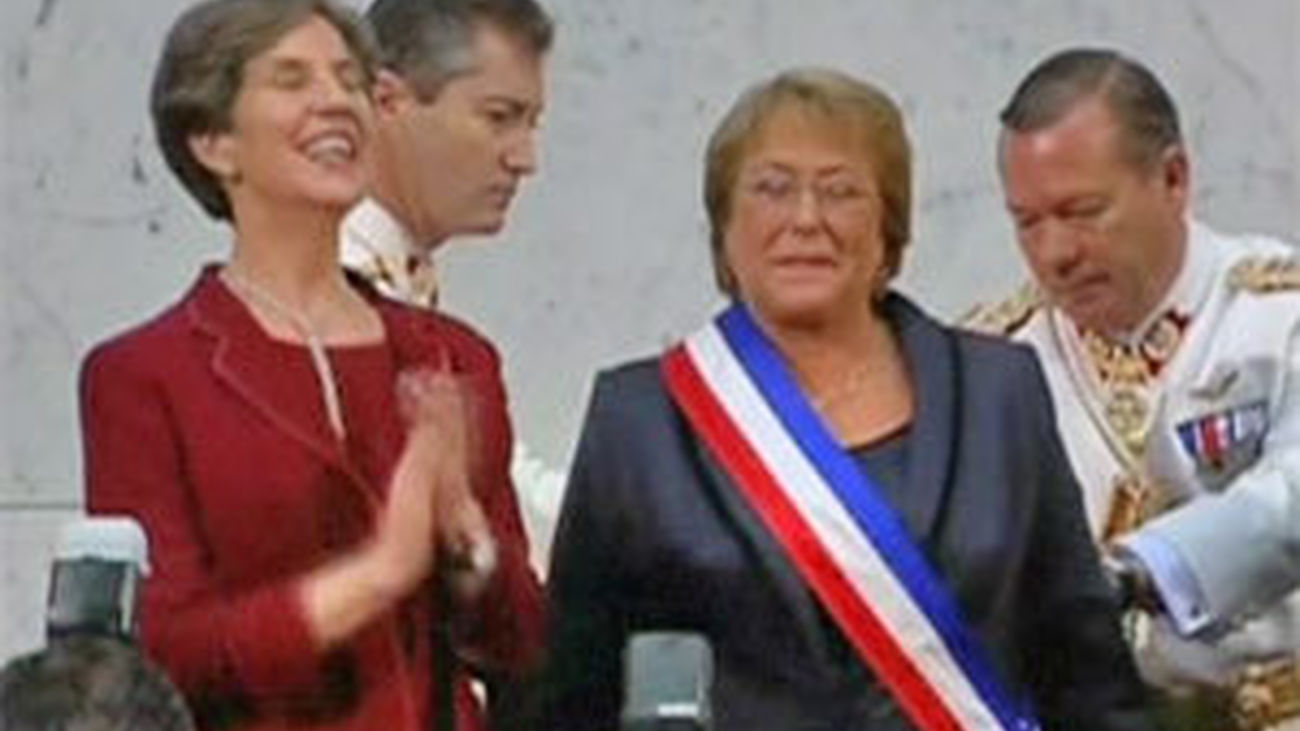 Michelle Bachelet investida presidenta de Chile