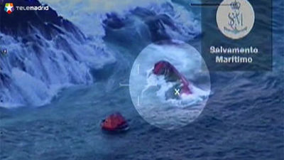 Los buzos tratan de estabilizar el 'Santa Ana' para acceder a su interior