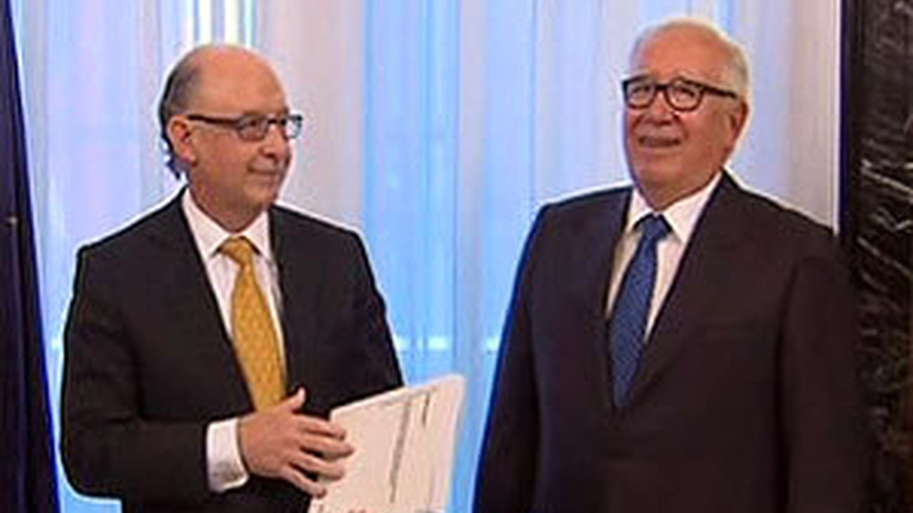 El comité de expertos entrega su propuesta de reforma fiscal al Gobierno