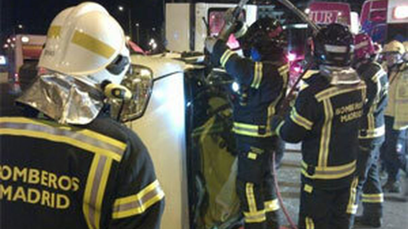 Un herido tras la colisión entre un taxi y una furgoneta en Colón