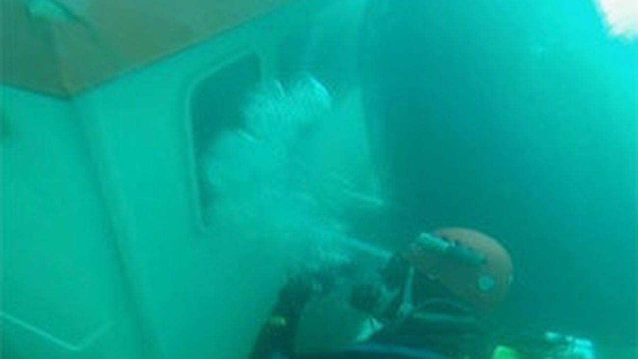 Rescatado el cadáver de uno de los tripulantes indonesios del barco hundido