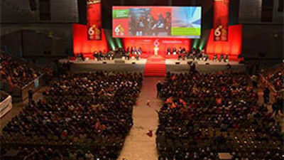 UGT recibe a Carme Chacón al grito de "presidenta"