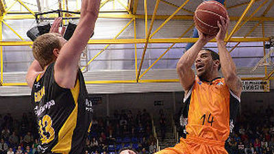 'Fuenla' gana al Tenerife (84-68) y 'Estu' pierde con Baskonia (84-87)