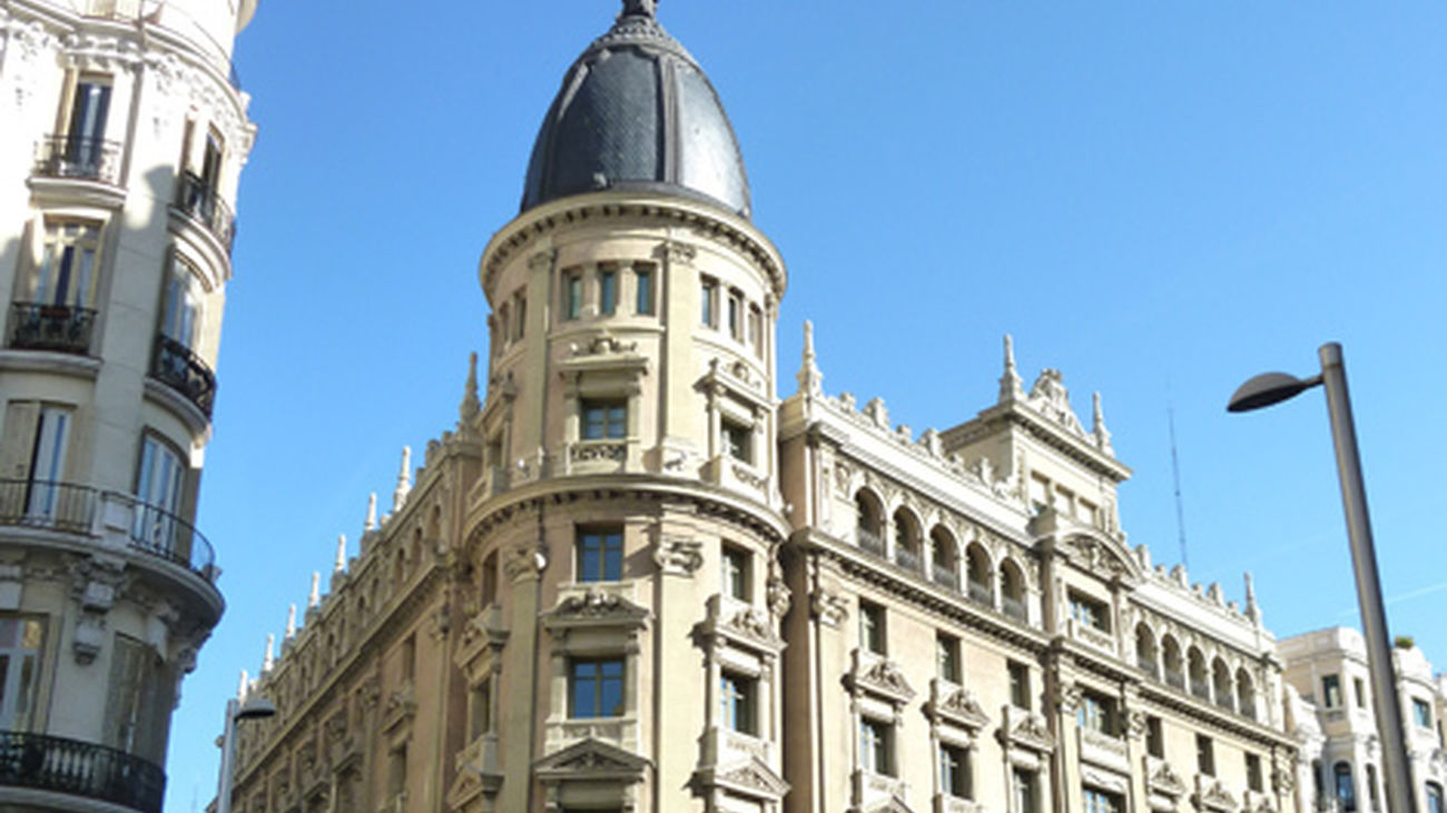 Placa en recuerdo al arquitecto Luis Sáinz de Los Terreros