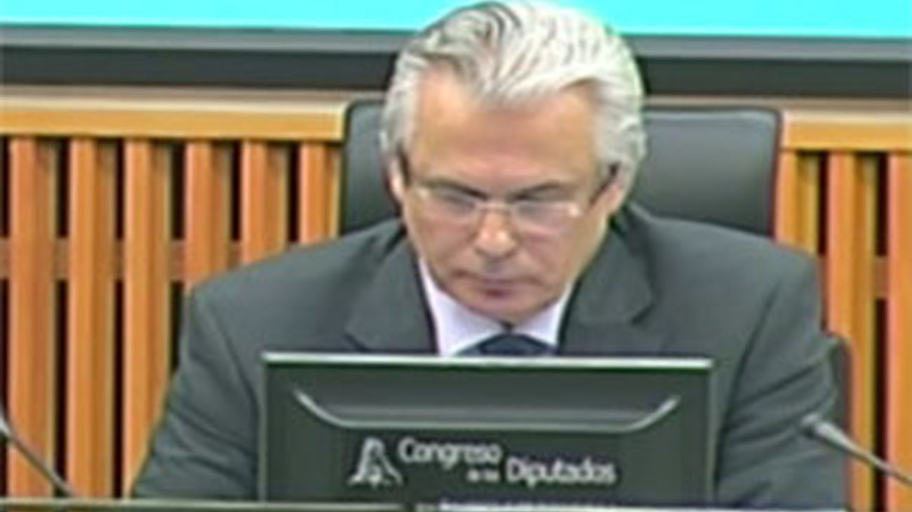 Garzón anima a jueces de la Audiencia a no cerrar los  casos de justicia universal