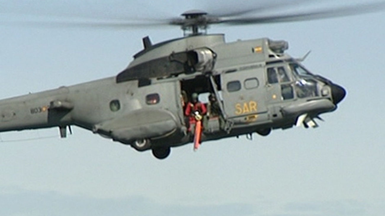 Se busca a los 4 desaparecidos al caer al mar un helicóptero del Ejército en Fuerteventura