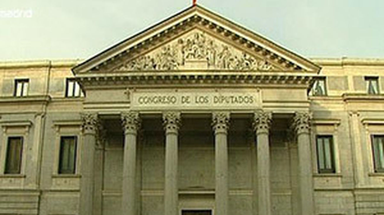 El Gobierno y el Parlamento preparan la despedida del expresidente Suárez