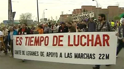 Miles de personas marchan por la "dignidad" en España