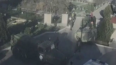 Asaltan con blindados la base aérea ucraniana de Belbek, en Crimea