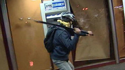 Ni el PSOE ni Izquierda Unida condenan los actos violentos del 22M