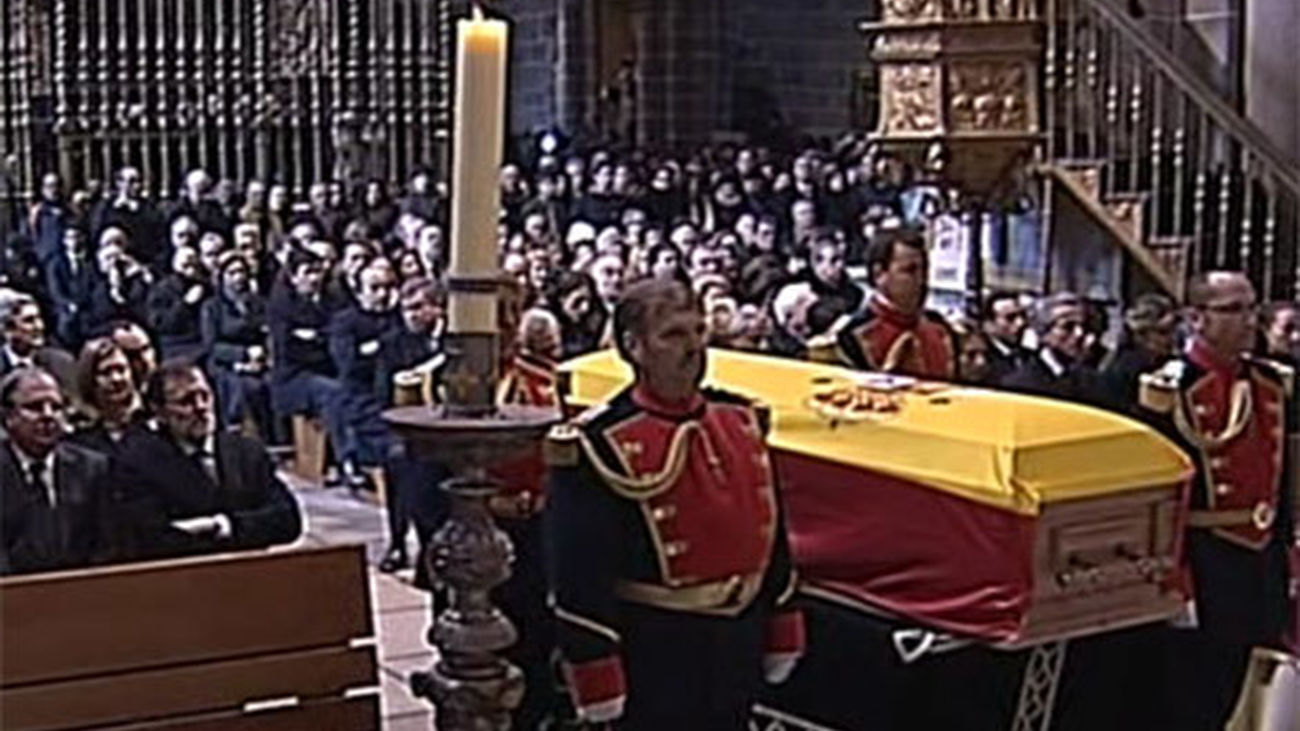 Suárez descansa ya en la Catedral de Avila junto a su mujer