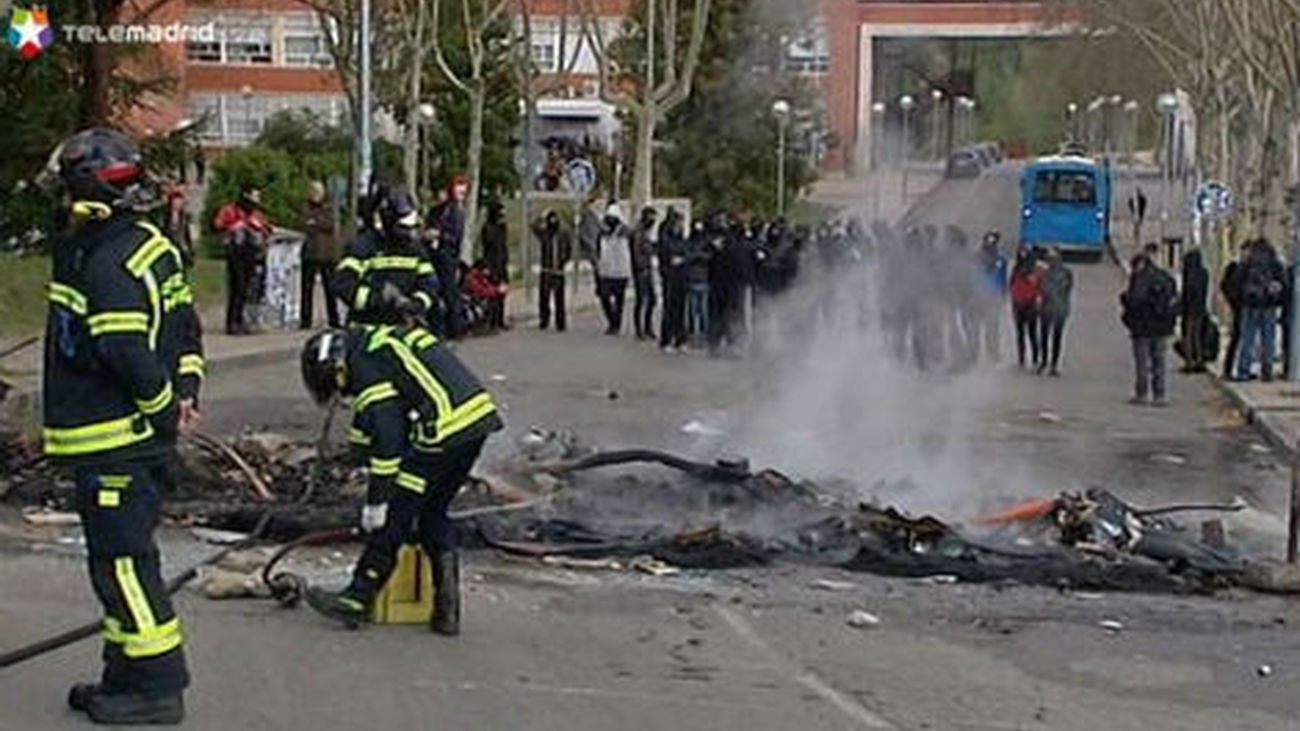 54 detenidos en el desalojo del Vicerrectorado de la Complutense