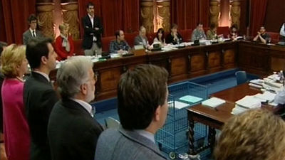 Bildu no secunda en San Sebastián un minuto de silencio por Suárez y Azkuna