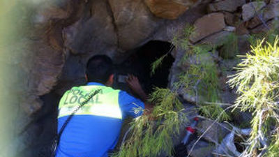 Hallan a dos niñas viviendo con un hombre en una cueva en Tenerife