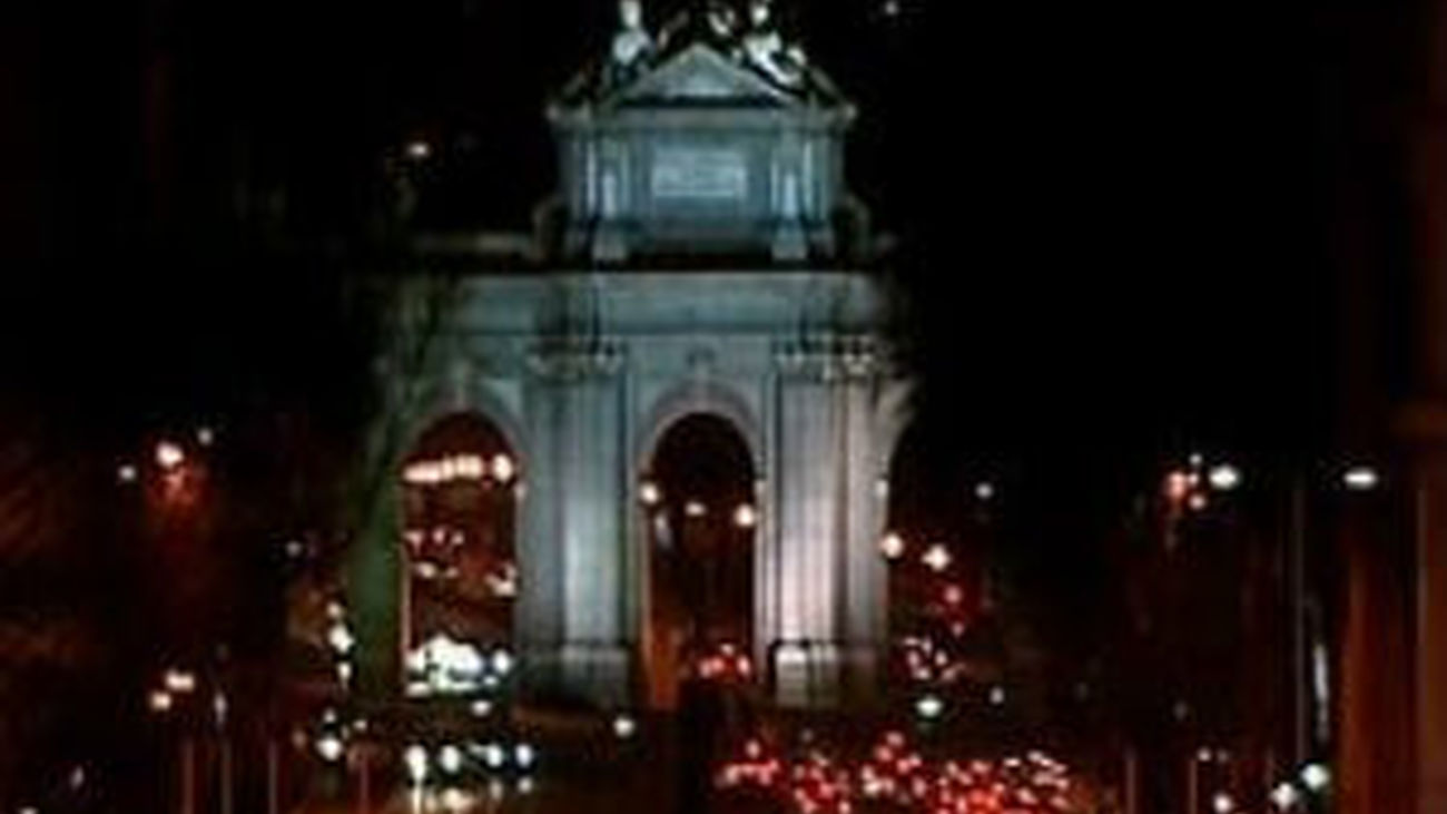 La puerta de Alcalá se apaga